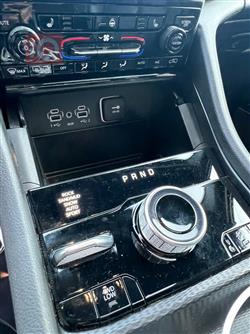 جیپ گراند شیرۆکی